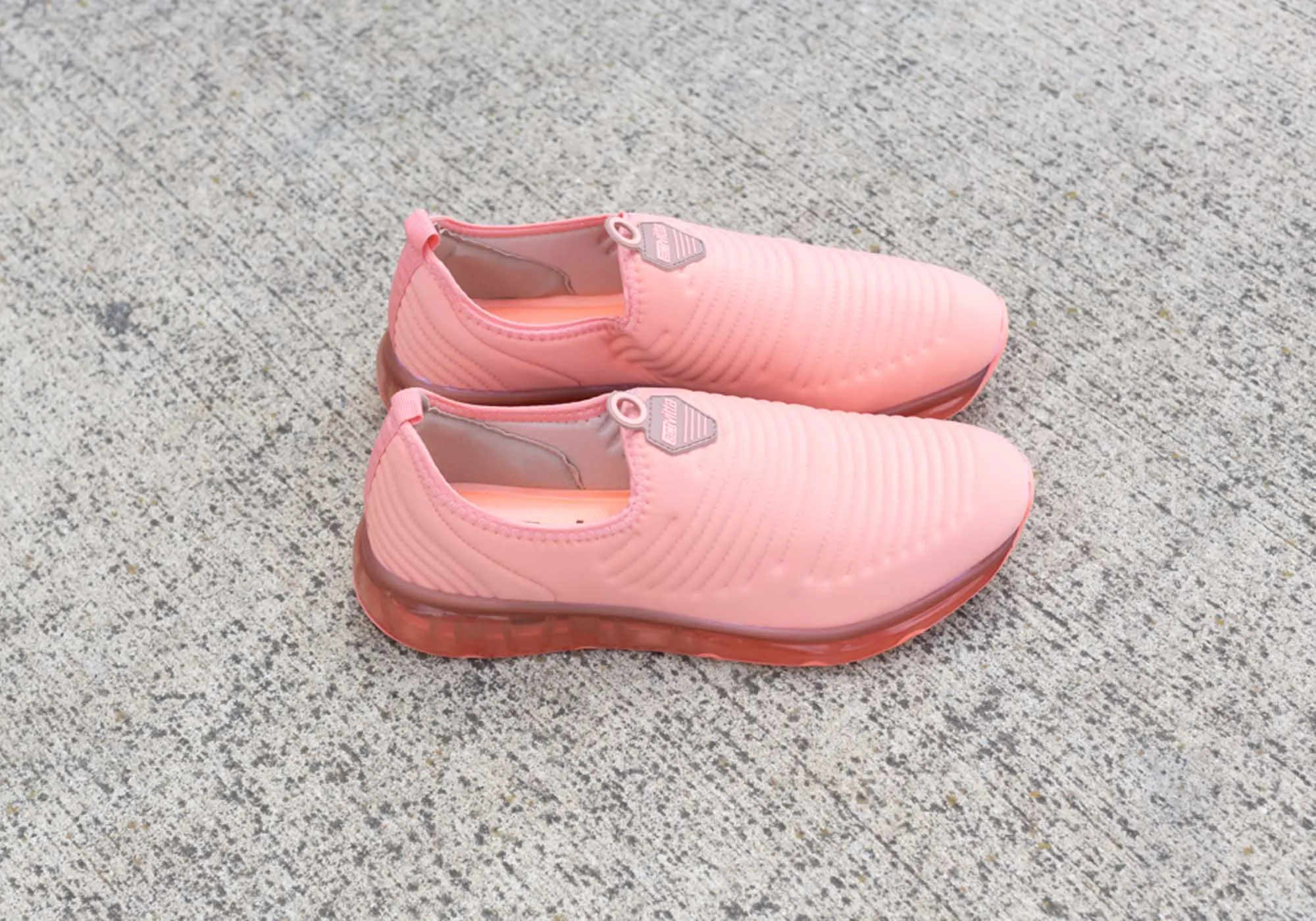 Actvitta Anya Chaussures Actives Confortables pour Femmes avec Coussinet Fabriquées au Brésil Chaussures Actvitta