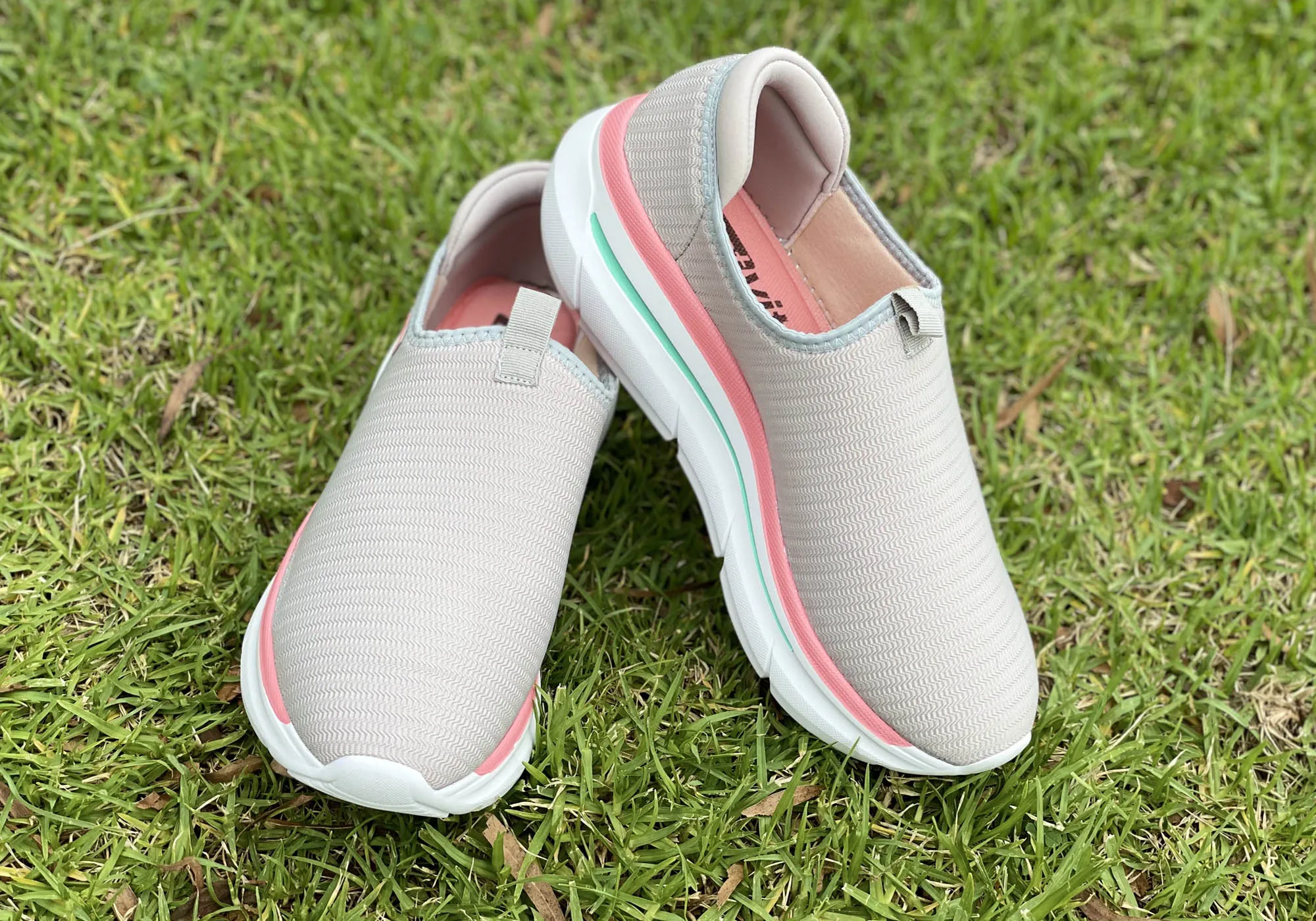 Actvitta Arlo Chaussures Actives Femme à Semelle Compensée Coussintée Fabriquées au Brésil Chaussures Actvitta