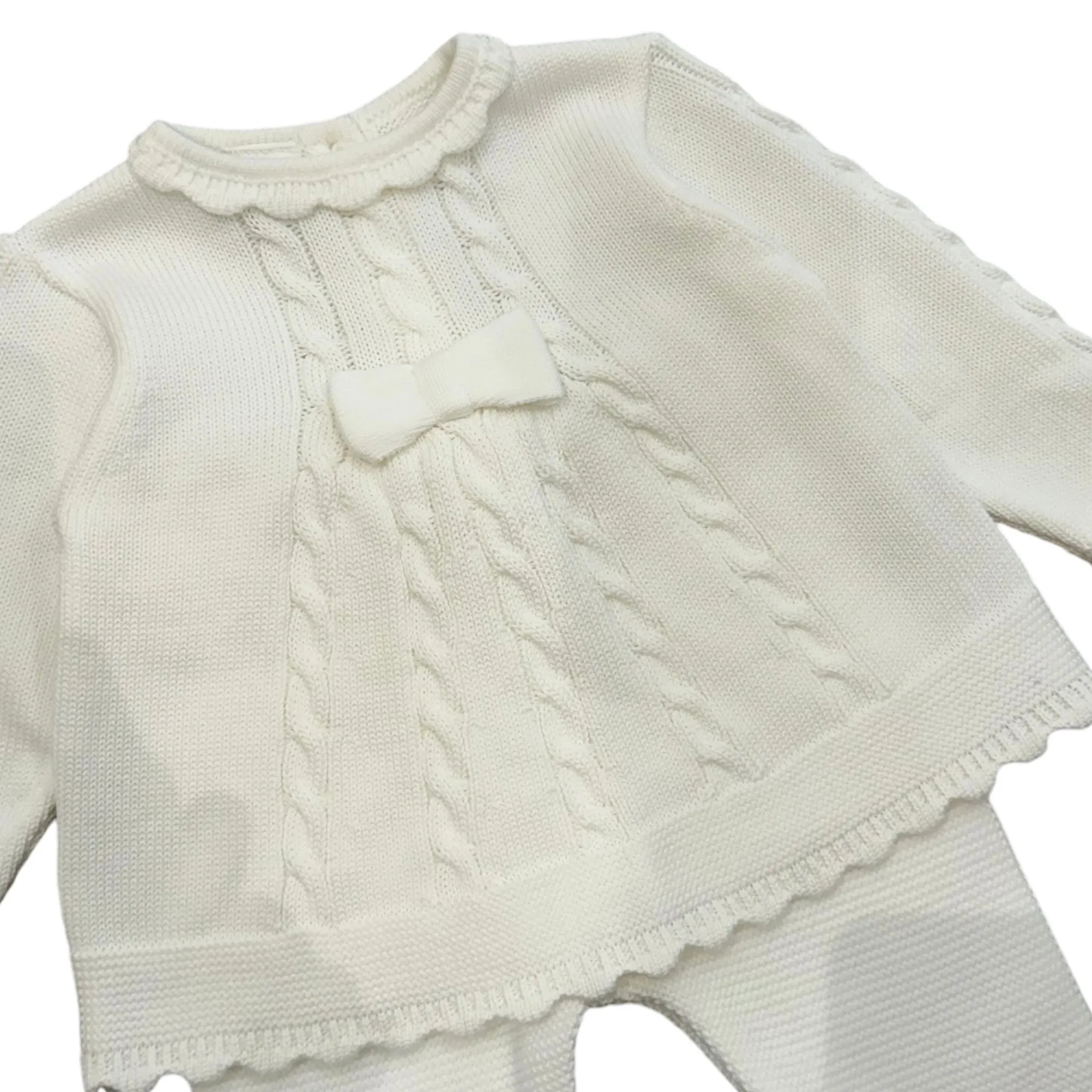 Ensemble tricoté avec nœud crème pour bébé fille