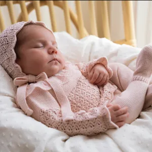 Ensemble tricoté rose 3 pièces pour bébé fille