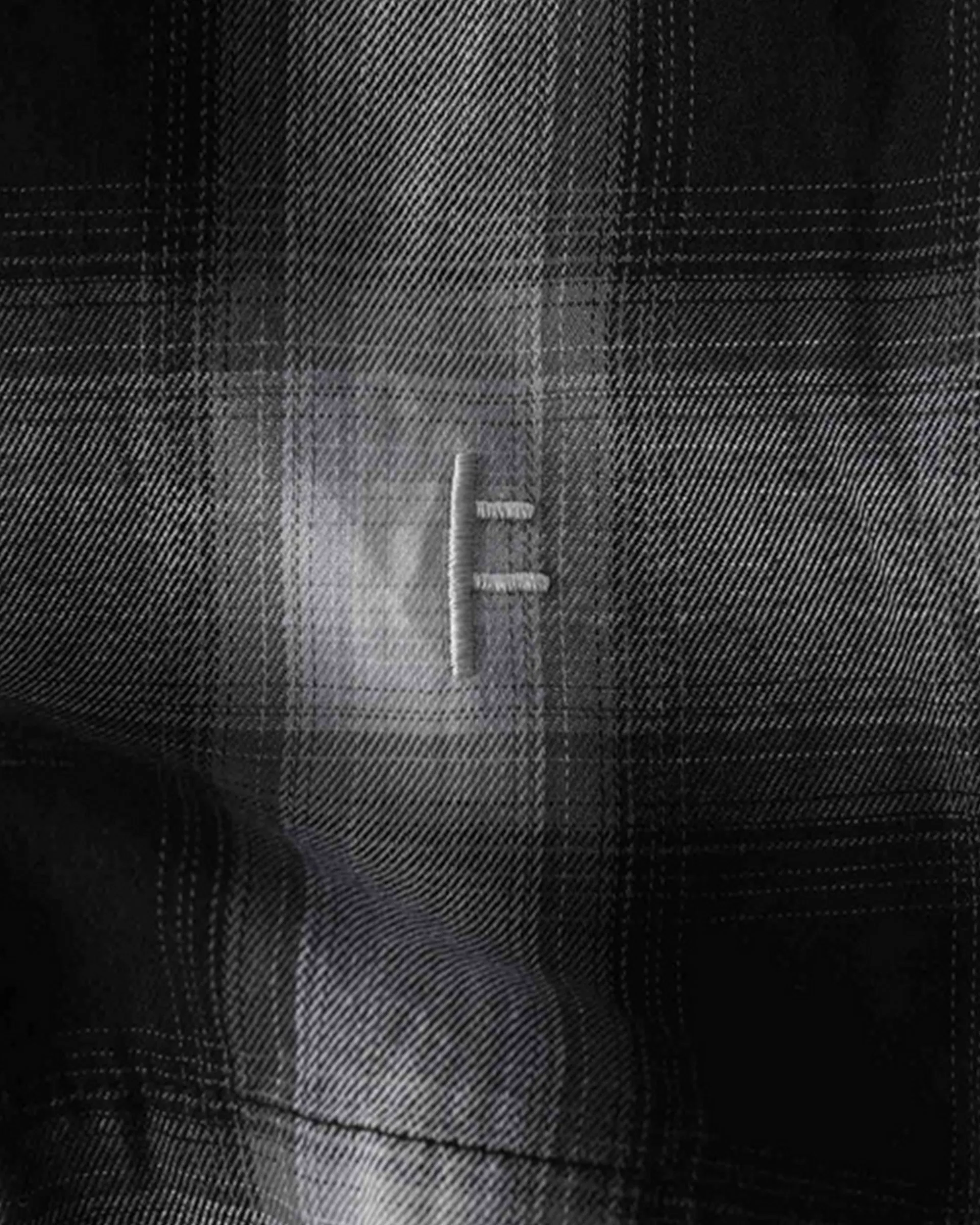 Chemise à carreaux à manches courtes avec boutons