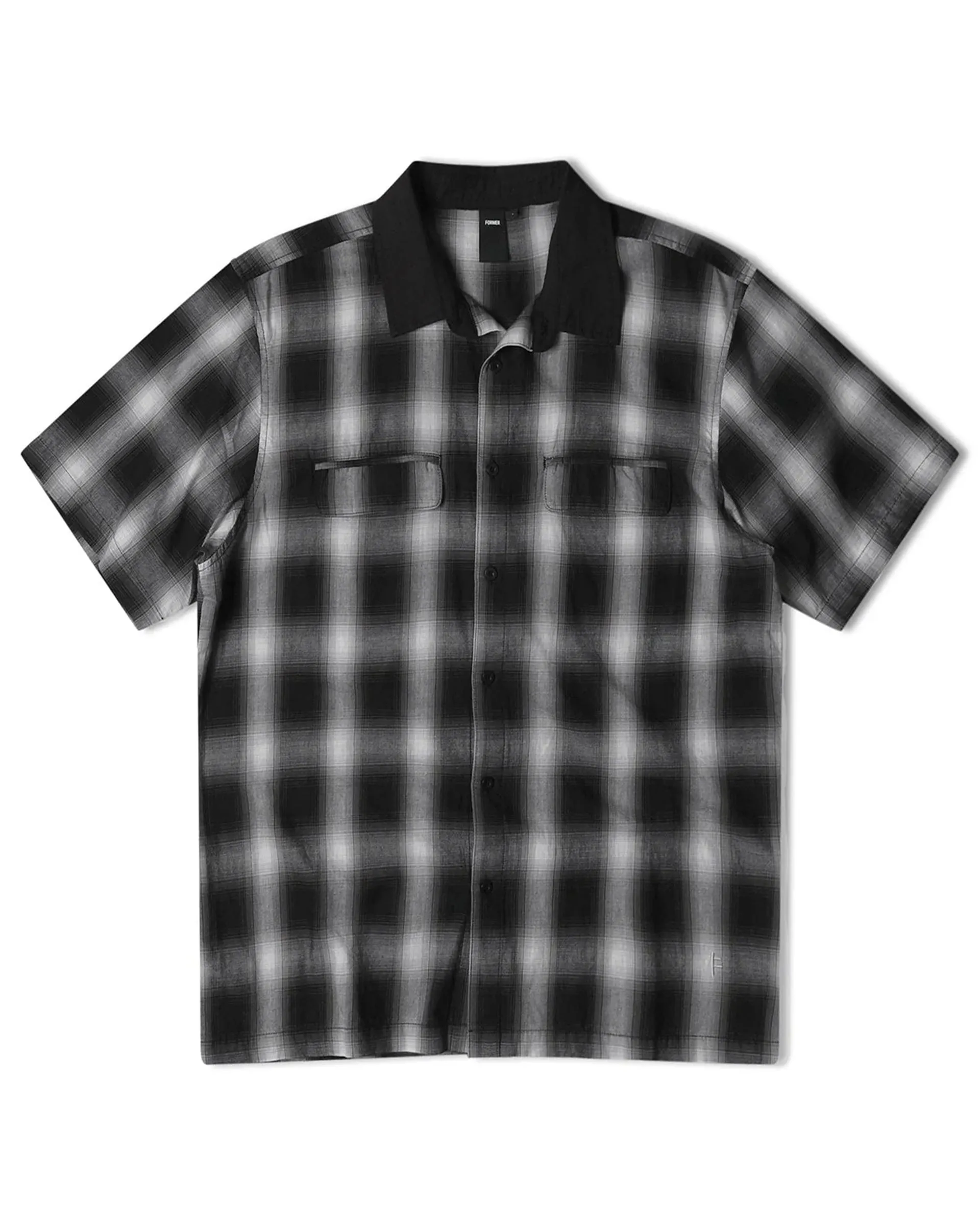 Chemise à carreaux à manches courtes avec boutons
