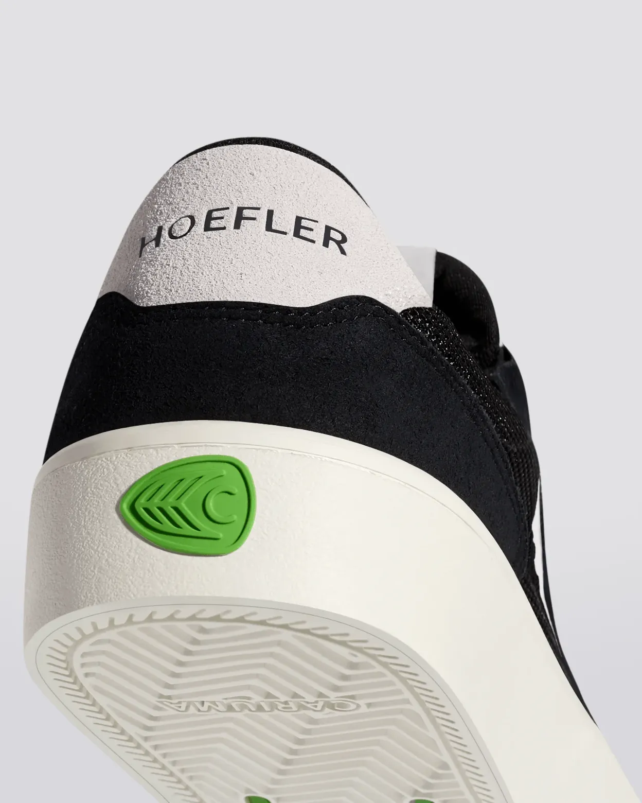 Chaussures Cariuma Hoefler T20 en Suède Noir et Ivoire