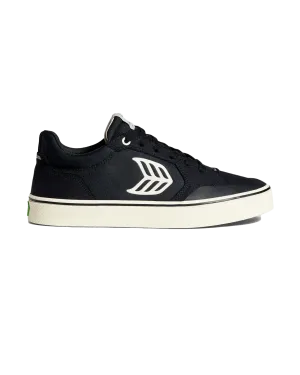 Chaussures Cariuma Les chaussures de skate Vallely en noir et ivoire