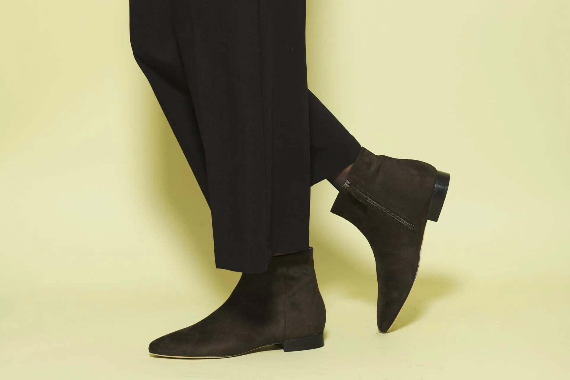 Bottes plates vegan en suède Chiara à la cheville | Kaki