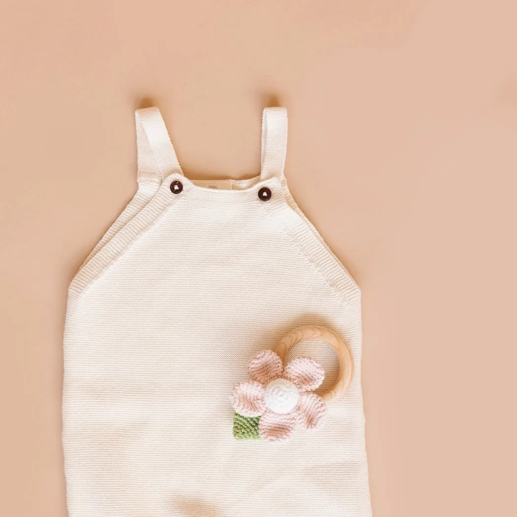Hochet et Anneau de Dentition en Coton Crochet - Fleur Rose par The Blueberry Hill