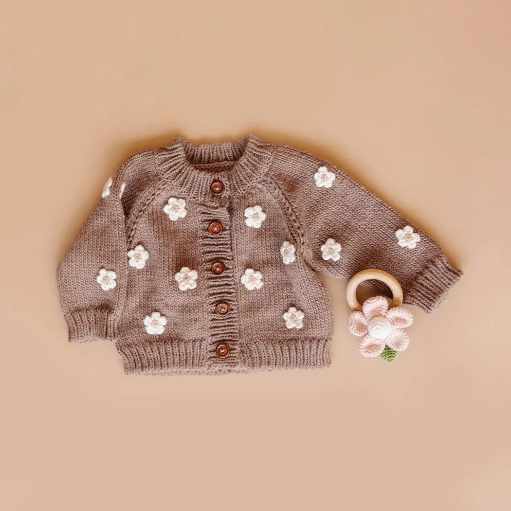 Hochet et Anneau de Dentition en Coton Crochet - Fleur Rose par The Blueberry Hill