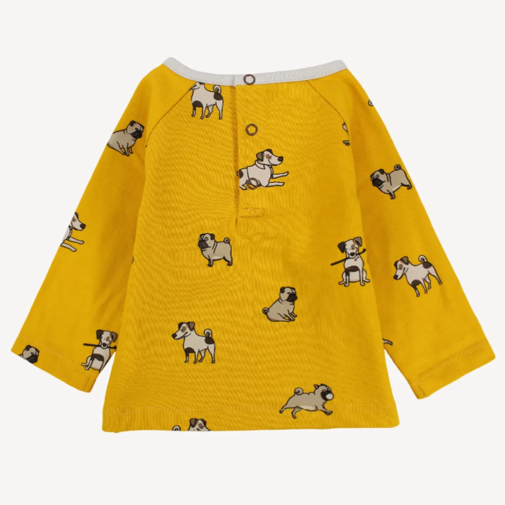 T-shirt manches longues avec des chiots mignons