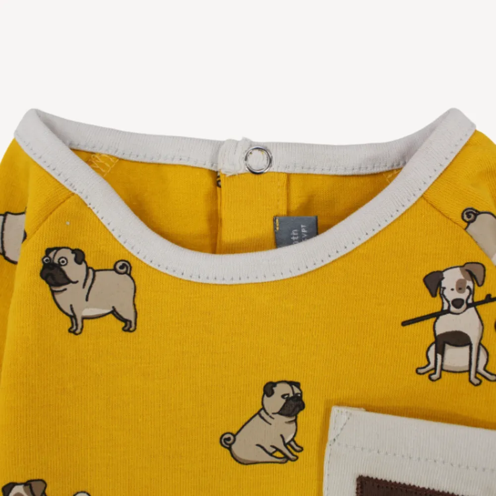 T-shirt manches longues avec des chiots mignons