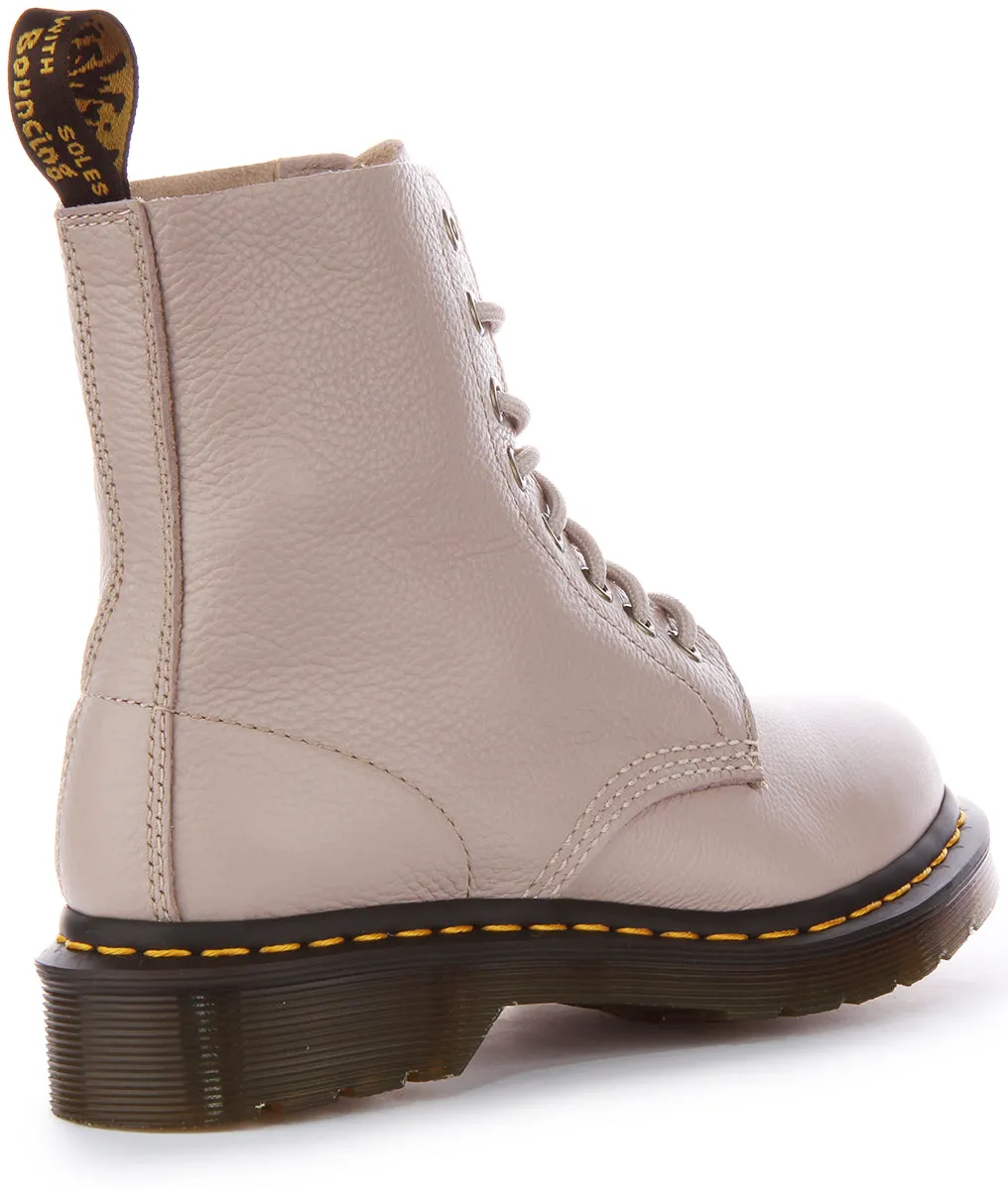 Dr Martens 1460 Pascal en taupe pour femmes Chaussures Dr Martens