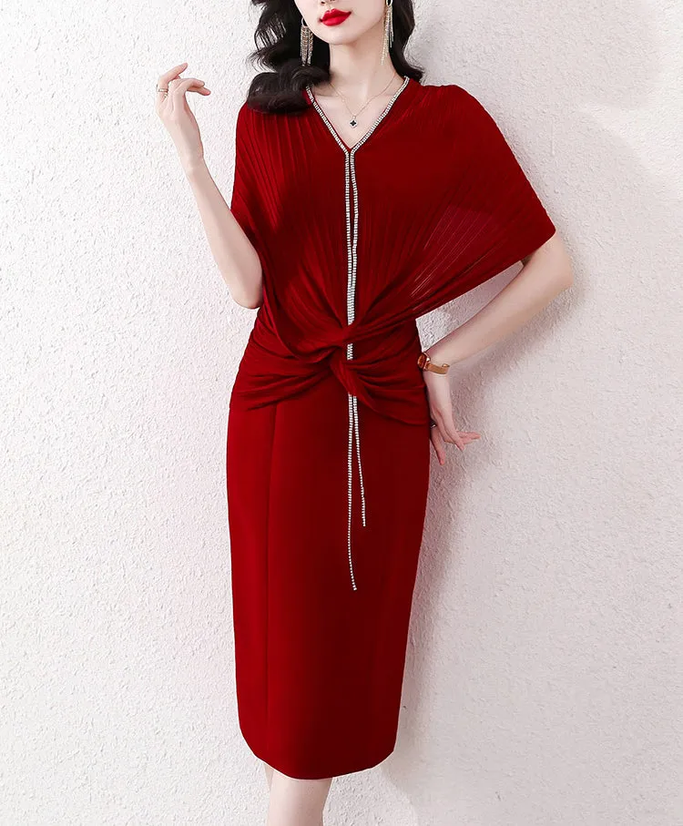 Robe élégante pour femme, fine à plis et col en V