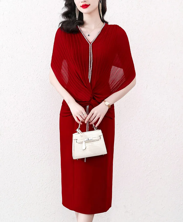 Robe élégante pour femme, fine à plis et col en V