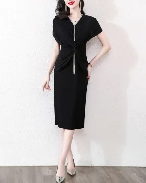 Robe élégante pour femme, fine à plis et col en V