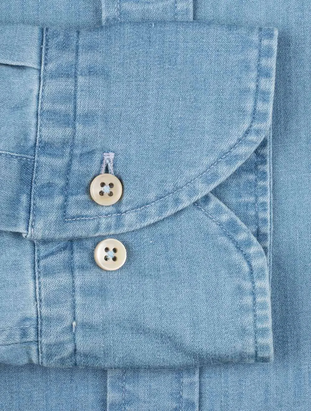 Chemise en denim lavé ajustée bleue