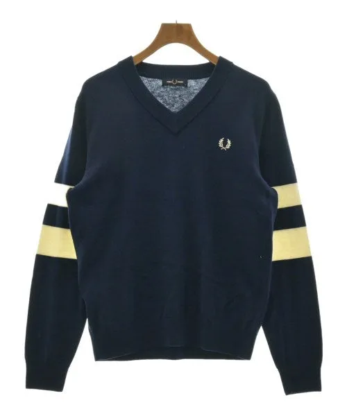 Pulls FRED PERRY