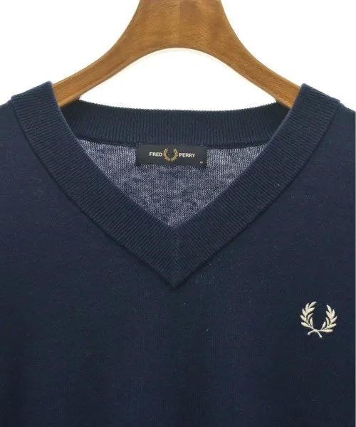 Pulls FRED PERRY
