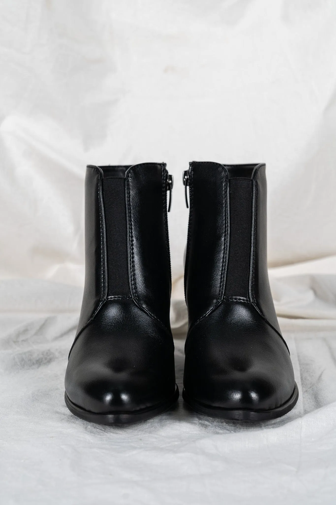 Bottes à cheville à talons en simili-cuir vegan Hana | Noir