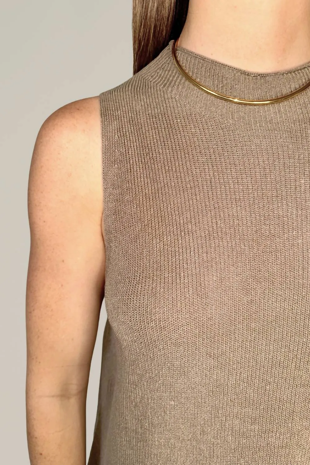 Gilet tricoté avec fentes en taupe