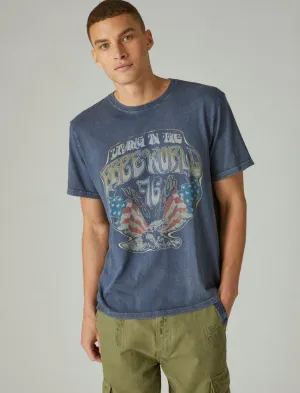 Lucky Brand T-shirt graphique Free World Eagle Insignia Blue Lucky Brand