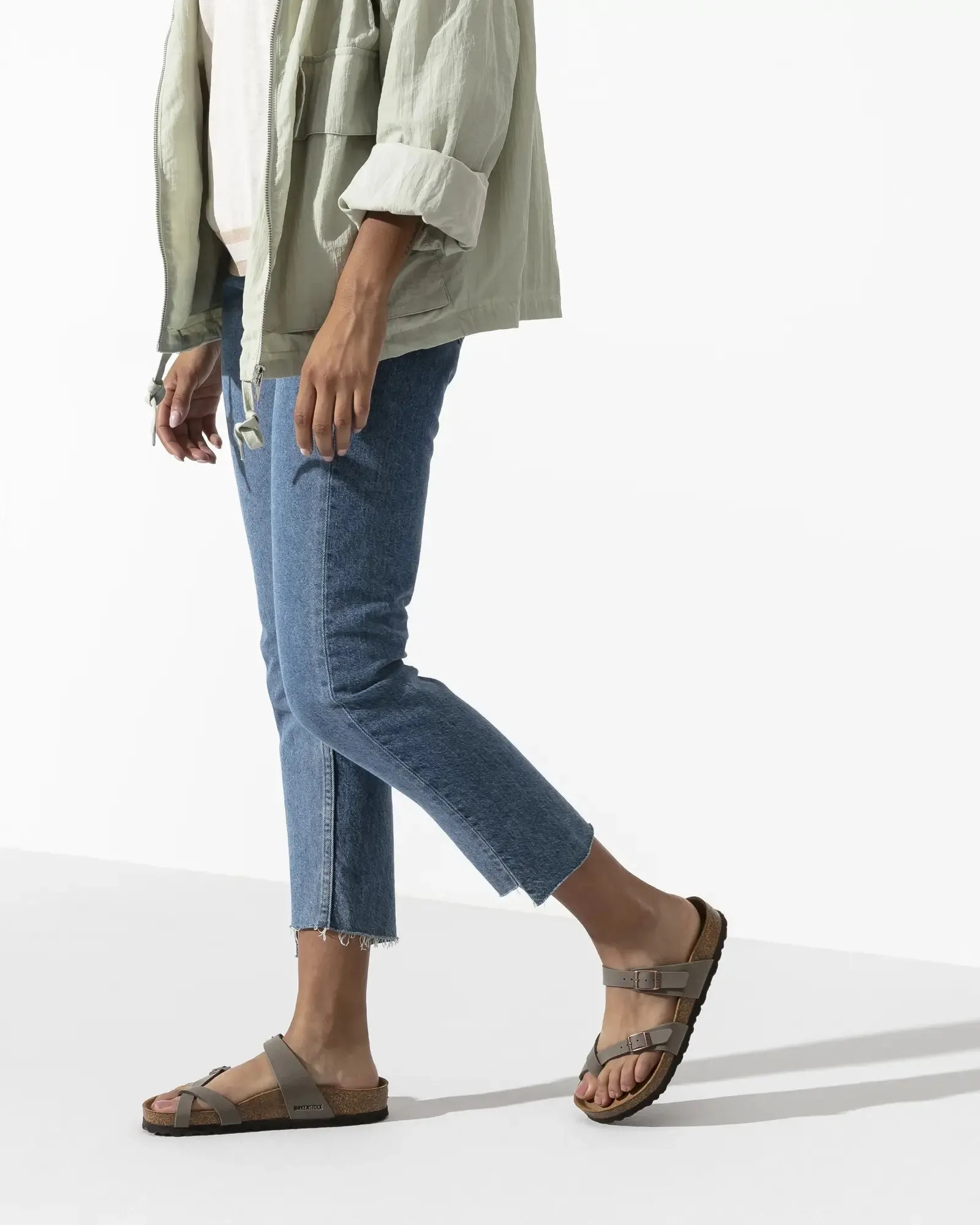 Sandales Mayari Birko-Flor en Nubuck couleur Pierre