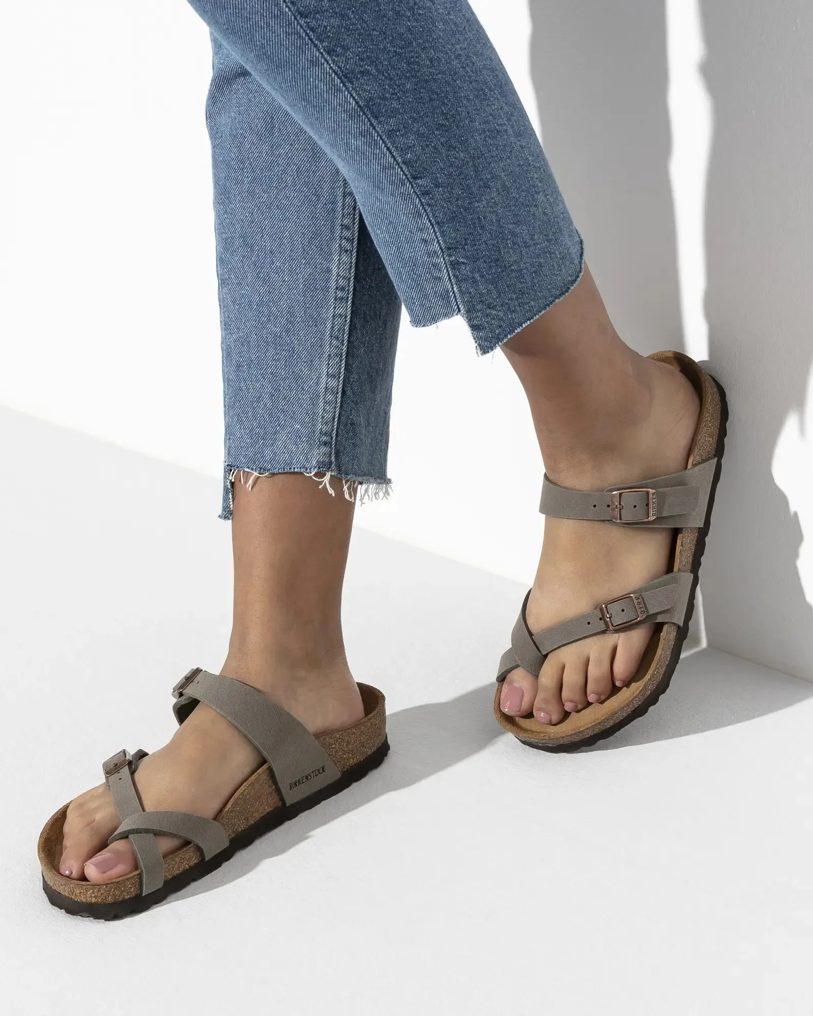 Sandales Mayari Birko-Flor en Nubuck couleur Pierre