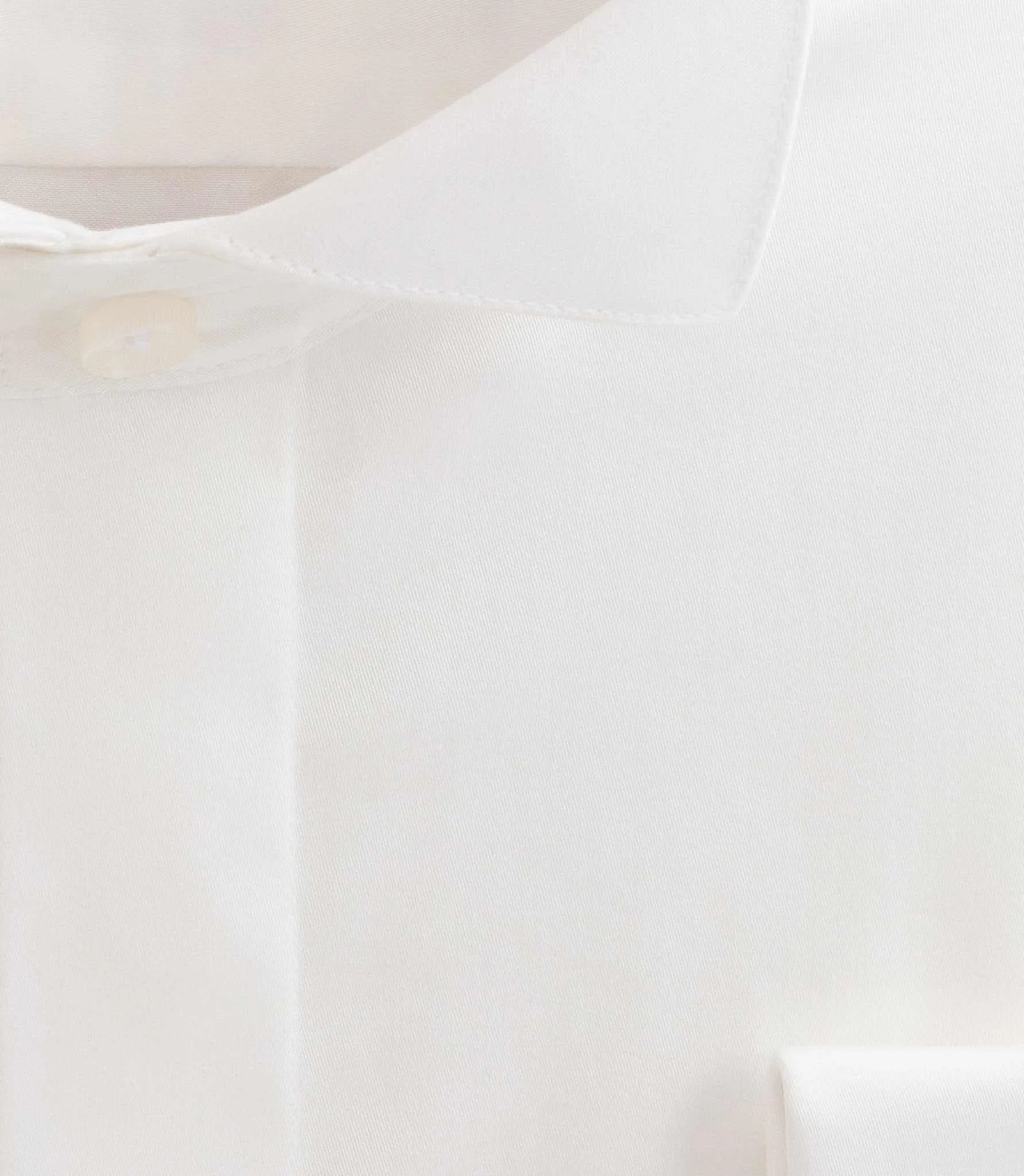 Chemise formelle en satin écru 
