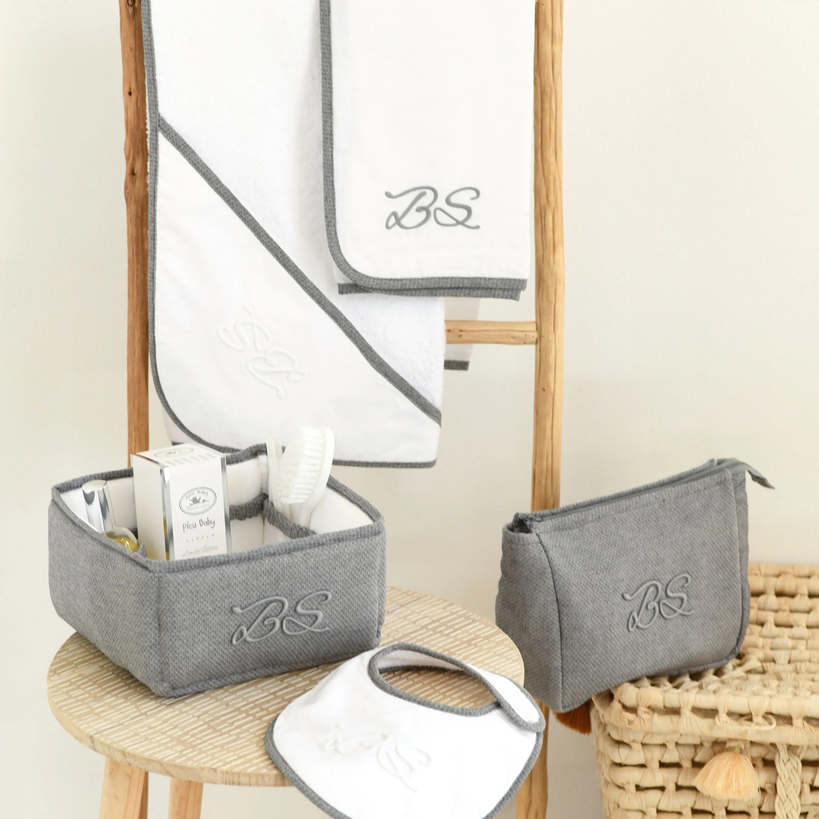 Mon Beau Trousseau | Trousse de toilette gris lavé (25cm) Babykids_Bébé-Sweeny