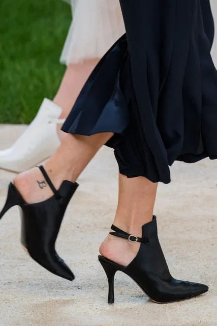 Prova Perfetto 2019 Escarpins à Talons Hauts Défilé Femme Bout Pointé Soirée Été Bottes Femme Sexy Noir Bride à Boucle Escarpins Slingback Fashion Nova