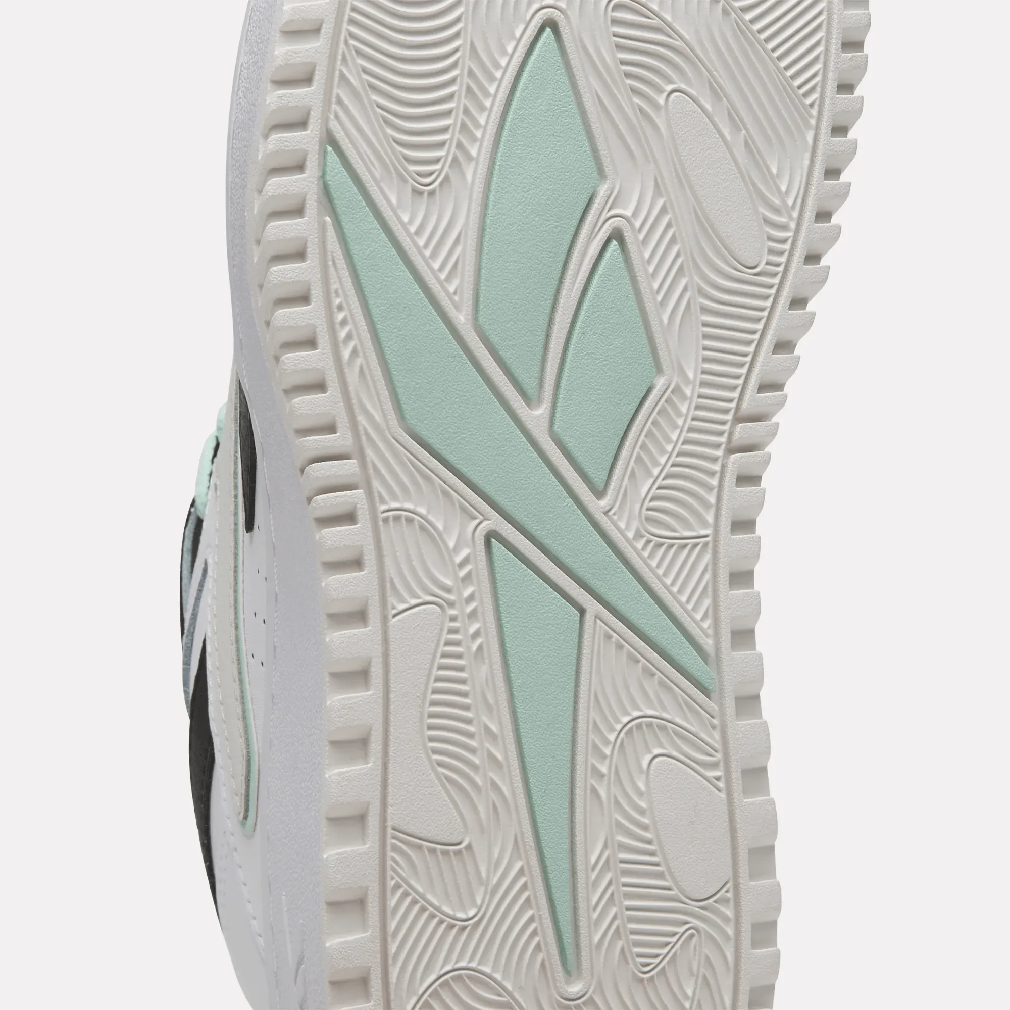 Chaussures de Basketball Rétro ATR Chill Reebok