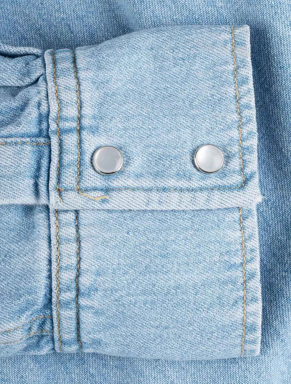 Chemise western en denim ajustement décontracté bleu clair effet usé