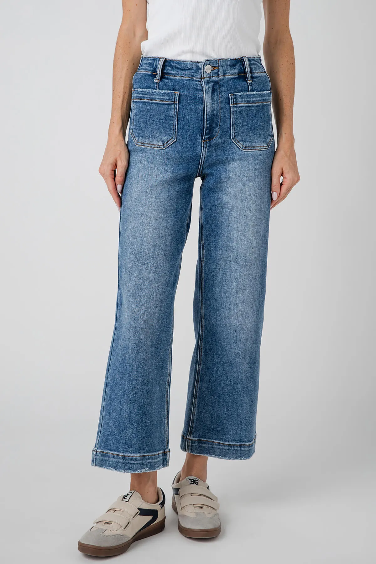 Pantalon court Risen Amelia à poches plaquées