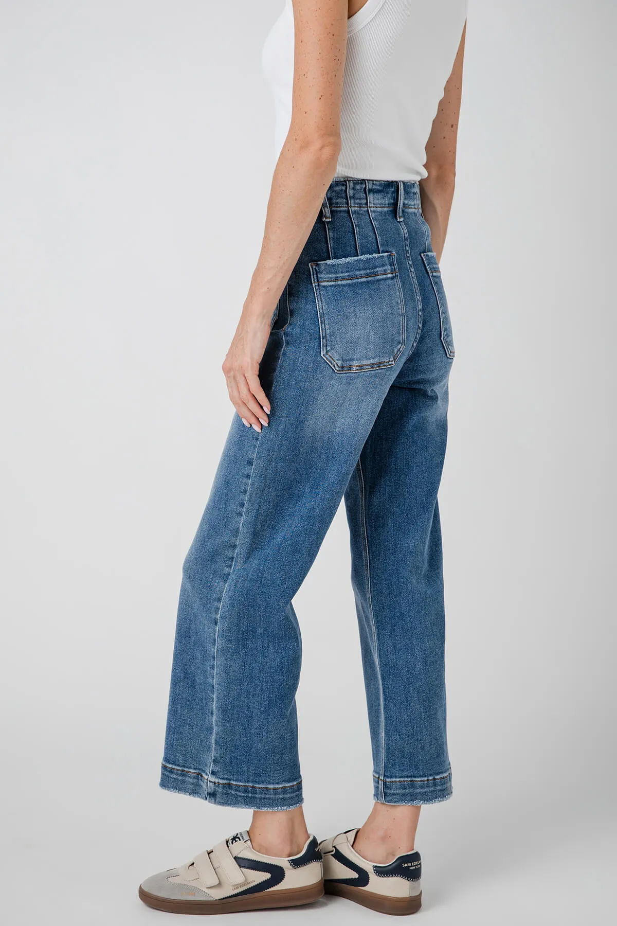 Pantalon court Risen Amelia à poches plaquées