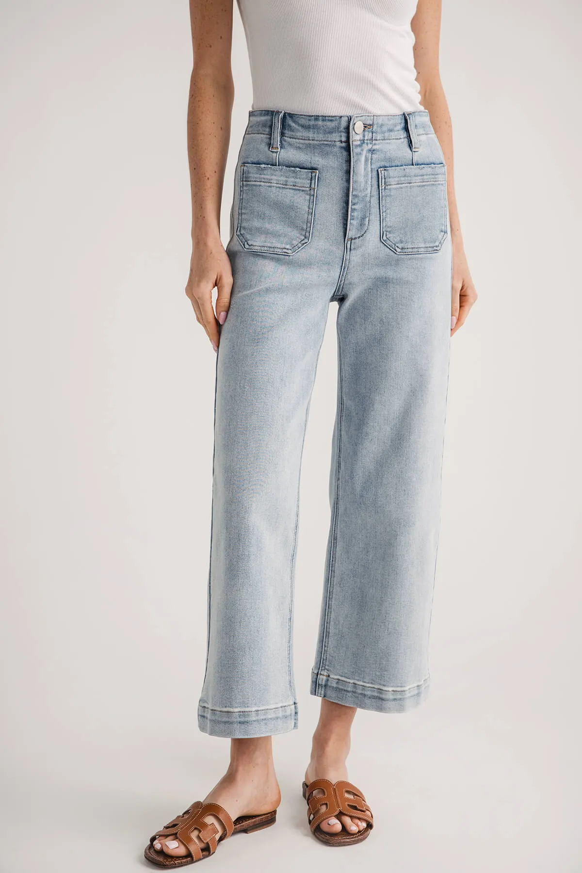 Pantalon court Risen Amelia à poches plaquées