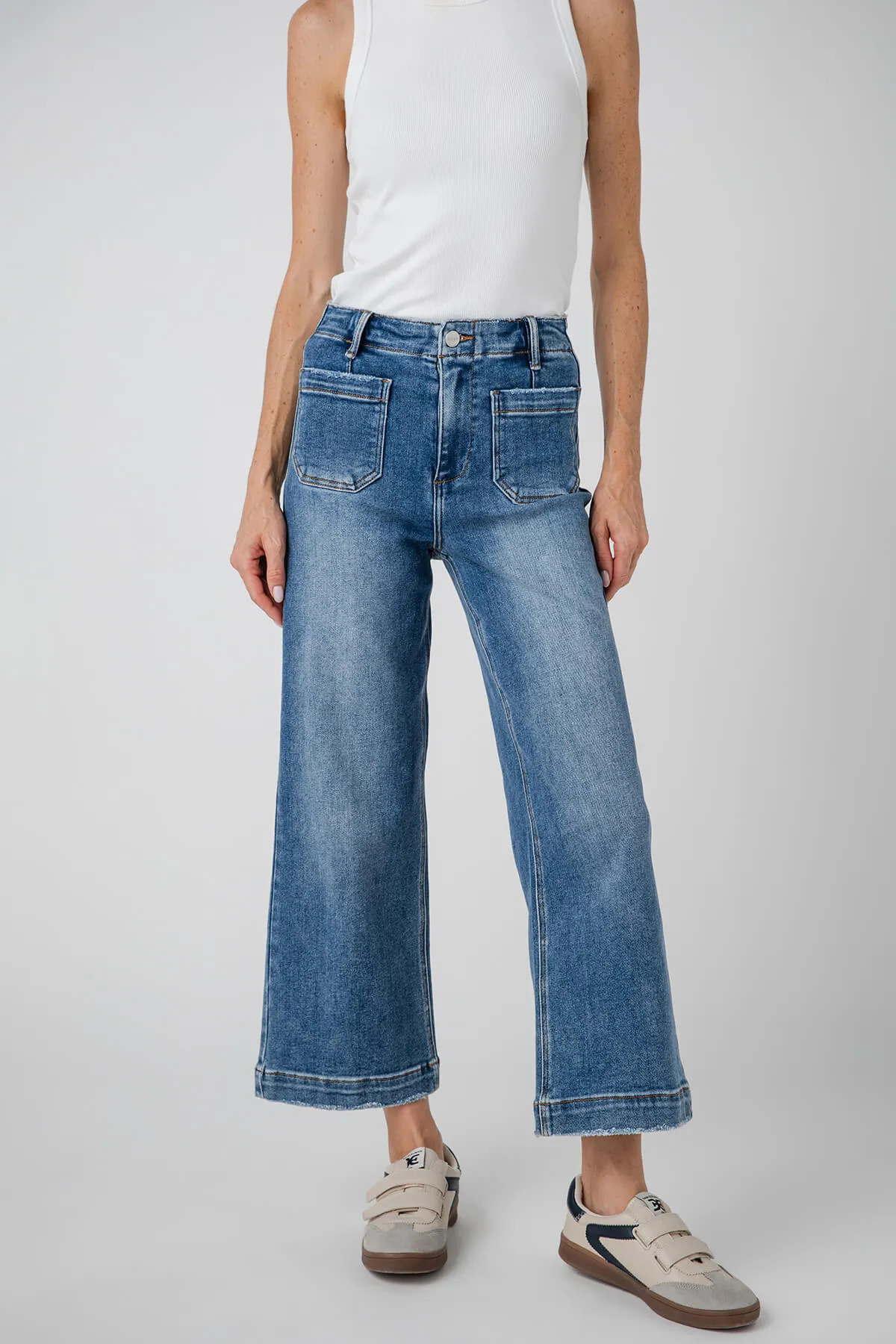 Pantalon court Risen Amelia à poches plaquées