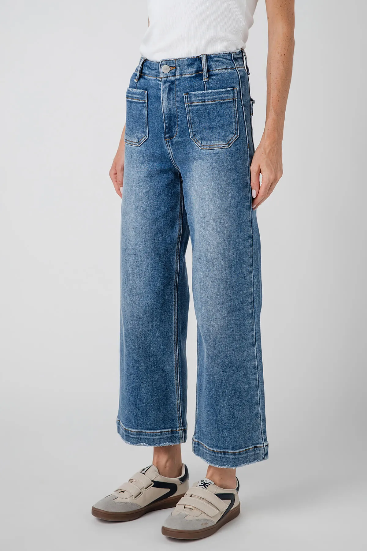 Pantalon court Risen Amelia à poches plaquées