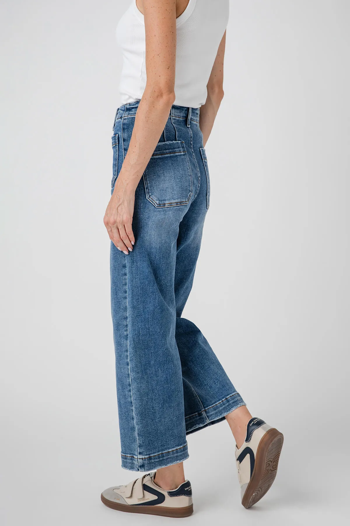 Pantalon court Risen Amelia à poches plaquées