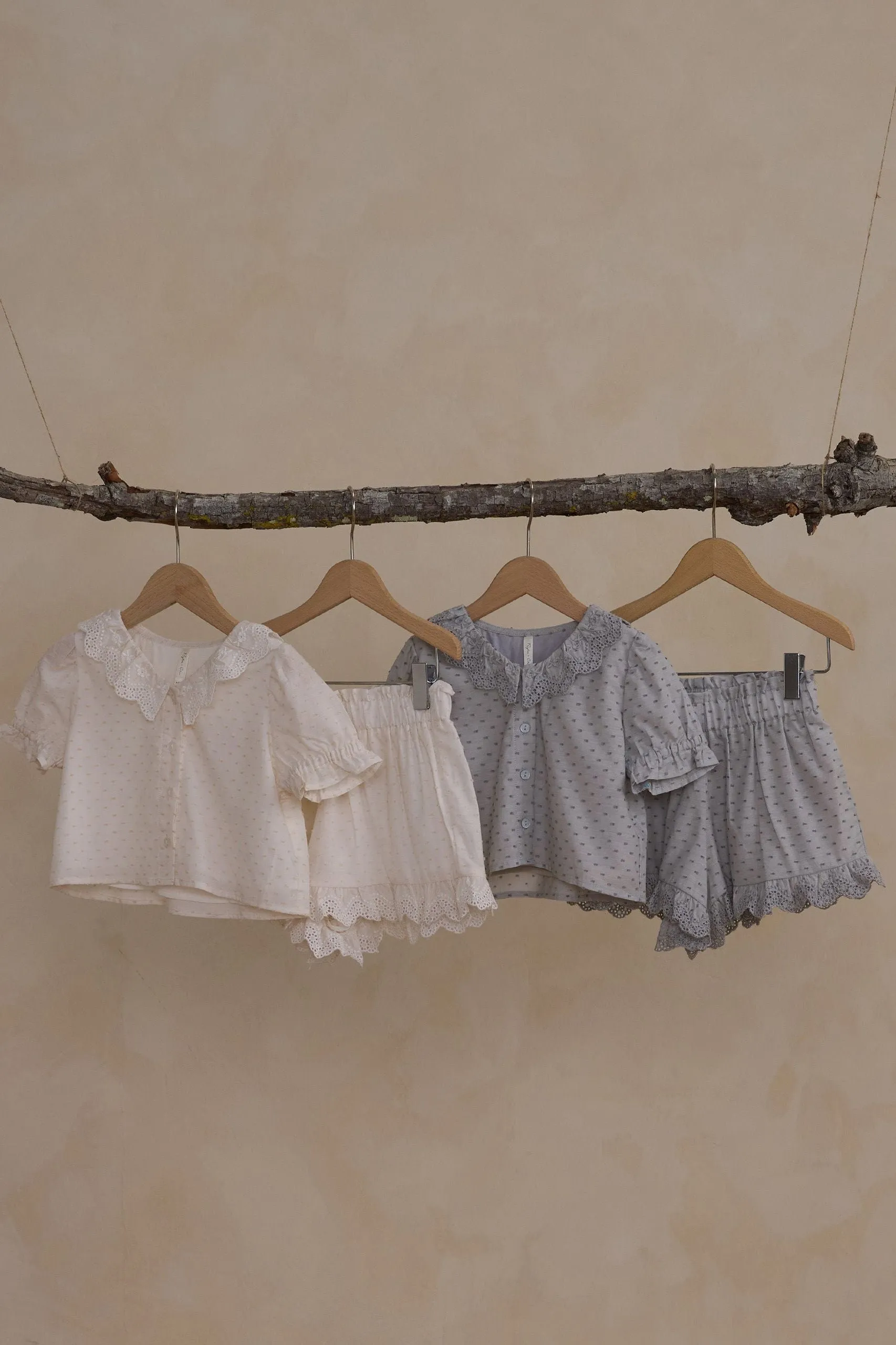 Rylee   Cru Blouse Bella pour bébé et enfant | Bleu poussiéreux