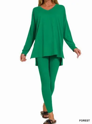 Ensembles de détente à encolure en V en forêt
