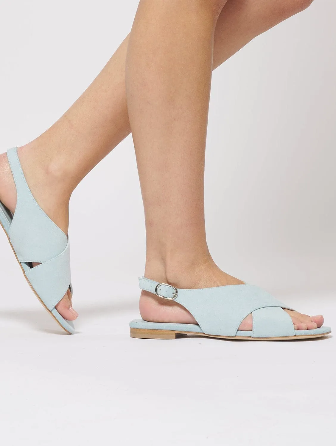 Sandales à bride arrière croisée en simili suédine vegan | Bleu Barbados