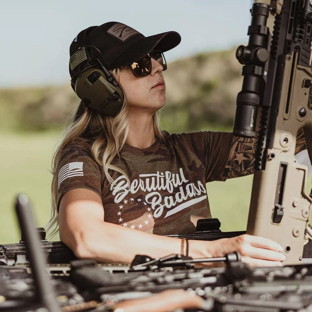T-shirt Femme Badass Élégant - Camouflage Forêt